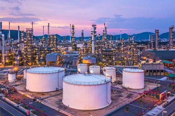 Oil Refineries & Oil Industry